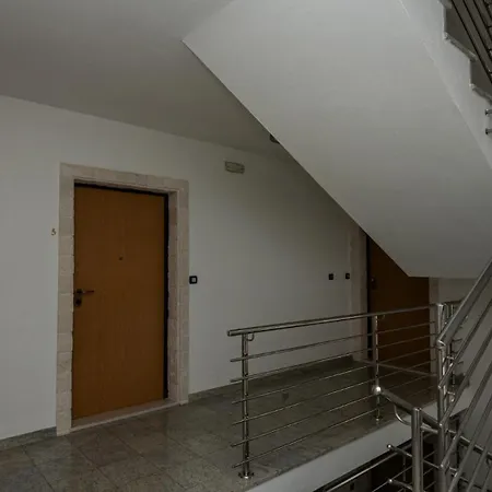 Olivera-trogir By Guide تروغير